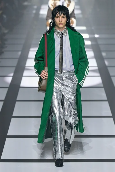 Look 43